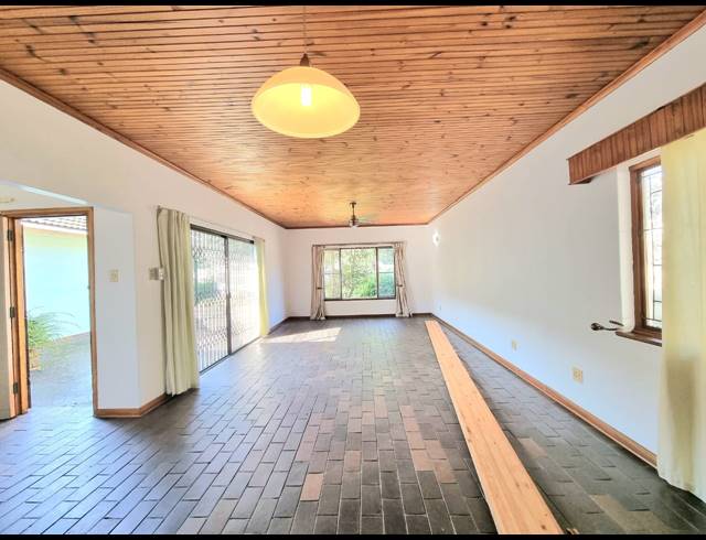 4 BEDROOM HOUSE TO LET IN MEER EN SEE